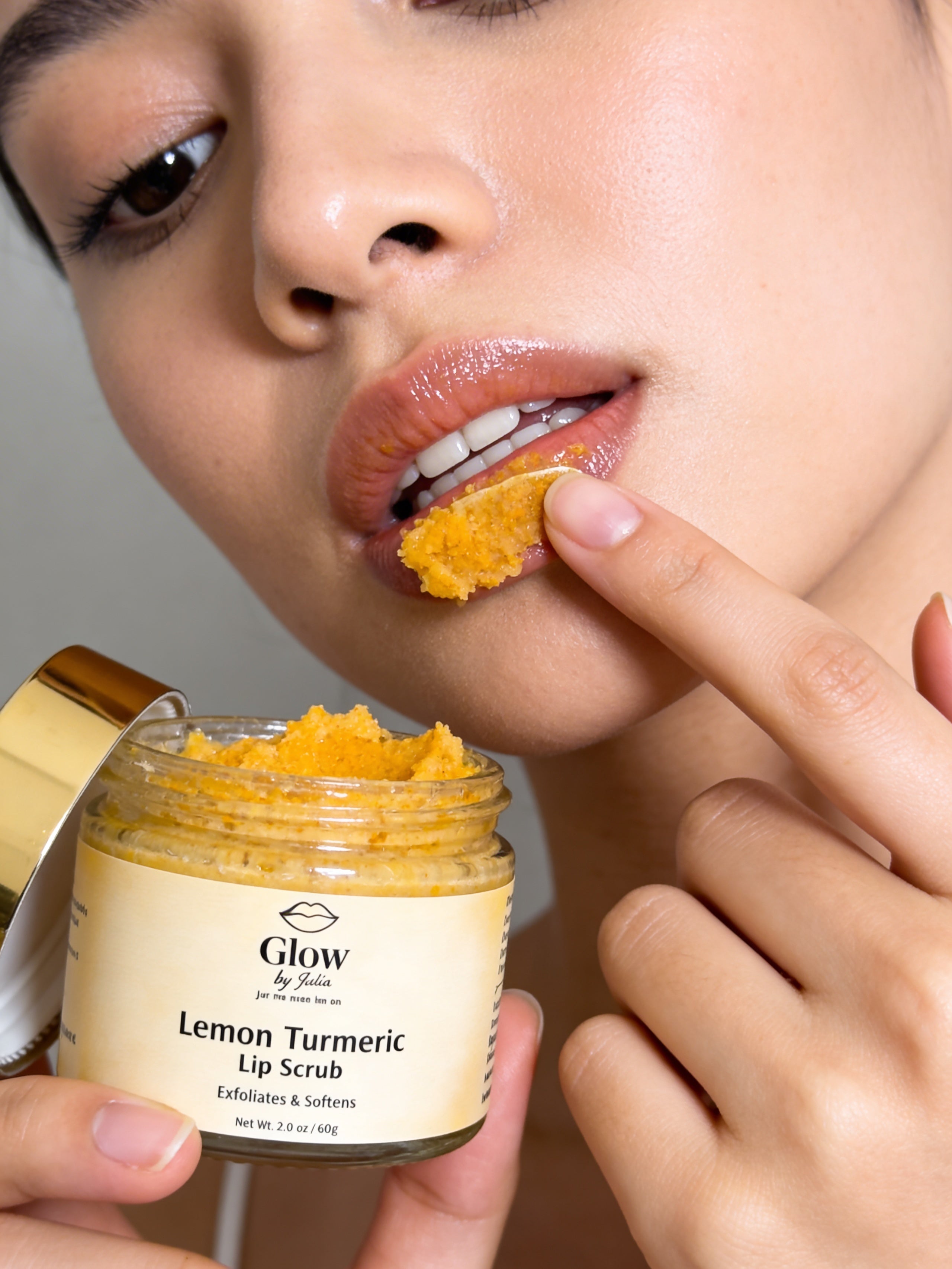 GOMMAGE LEVRES AU CURCUMA / EXFOLIATION DOUCE ET LEVRES LISSES